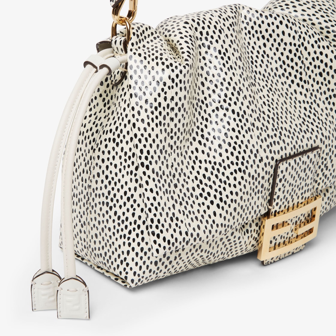 FENDI Mamma Baguette Medium White printed elaphe bag - Image 3